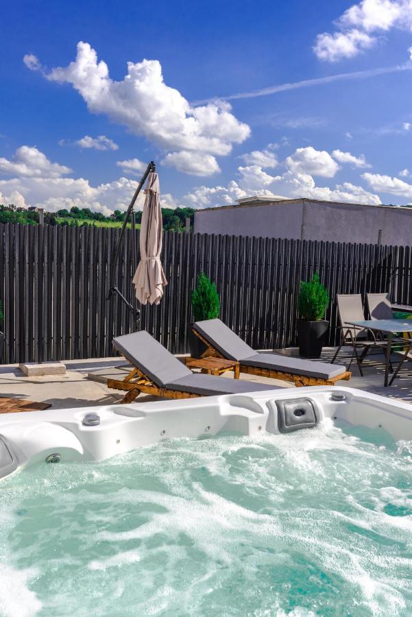 Thome Hoia Jacuzzi Cluj-Napoca Ngoại thất bức ảnh